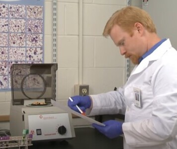 Клиника лечения наркозависимости в Рузаевке Врач в кабинете клиники